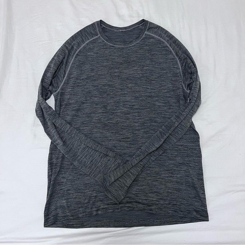 LULULEMON LONG SLEEVE (Men Size L)